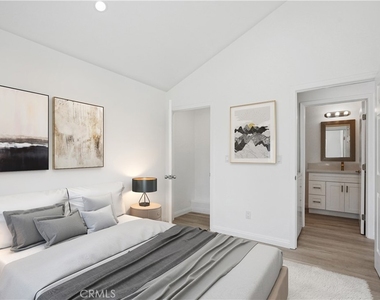 6539 N Bobbyboyar Avenue - Photo Thumbnail 11