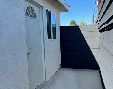 6539 N Bobbyboyar Avenue - Photo Thumbnail 2