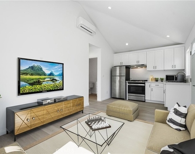 6539 N Bobbyboyar Avenue - Photo Thumbnail 4