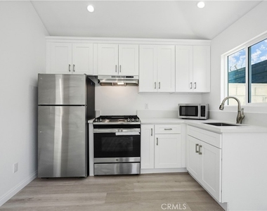 6539 N Bobbyboyar Avenue - Photo Thumbnail 5
