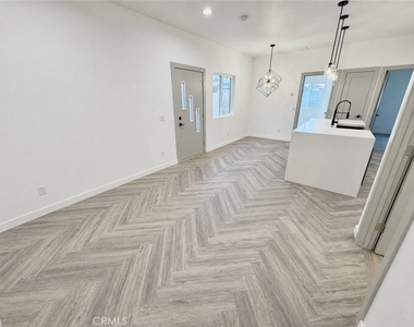 2643 Summerchase Ave - Photo Thumbnail 3