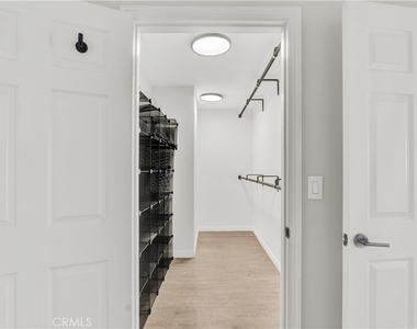 5200 White Oak Avenue - Photo Thumbnail 20