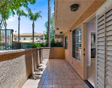 5200 White Oak Avenue - Photo Thumbnail 9