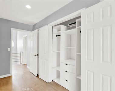 5200 White Oak Avenue - Photo Thumbnail 16