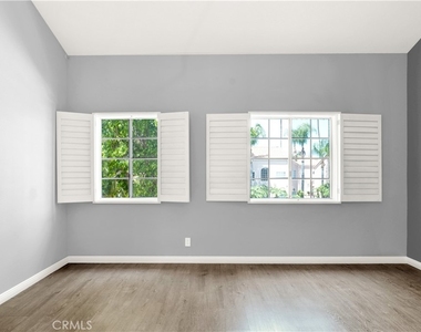 5200 White Oak Avenue - Photo Thumbnail 14