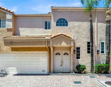 5200 White Oak Avenue - Photo Thumbnail 2