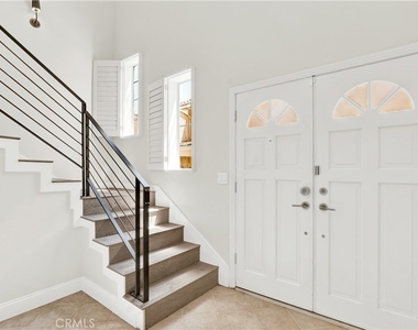 5200 White Oak Avenue - Photo Thumbnail 13