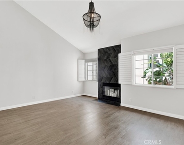 5200 White Oak Avenue - Photo Thumbnail 18