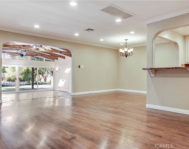 5923 Jumilla Avenue - Photo Thumbnail 26