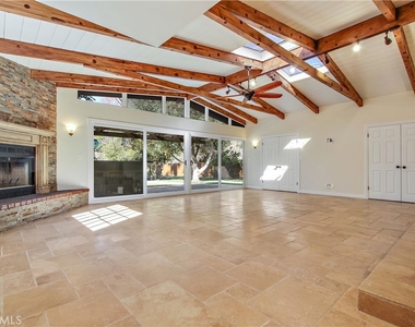 5923 Jumilla Avenue - Photo Thumbnail 21