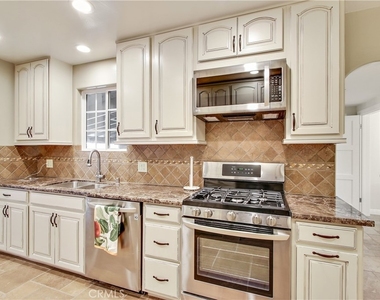 5923 Jumilla Avenue - Photo Thumbnail 1