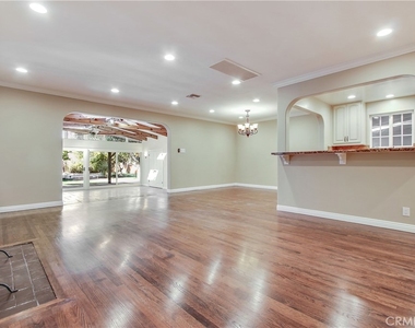 5923 Jumilla Avenue - Photo Thumbnail 25