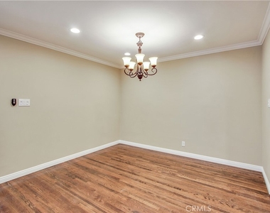 5923 Jumilla Avenue - Photo Thumbnail 22