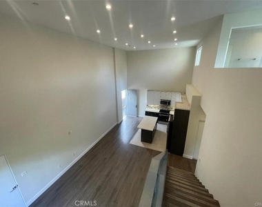 6445 Woodley Avenue - Photo Thumbnail 10
