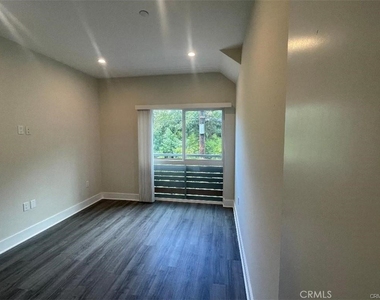6445 Woodley Avenue - Photo Thumbnail 23