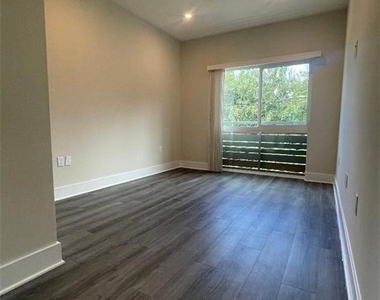 6445 Woodley Avenue - Photo Thumbnail 24