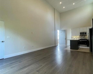 6445 Woodley Avenue - Photo Thumbnail 7
