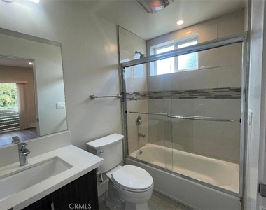 6445 Woodley Avenue - Photo Thumbnail 9