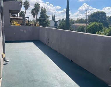 6445 Woodley Avenue - Photo Thumbnail 35