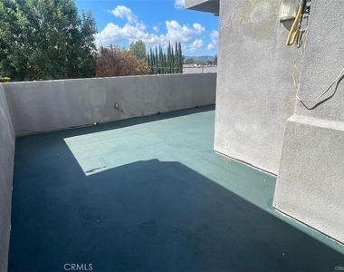 6445 Woodley Avenue - Photo Thumbnail 33