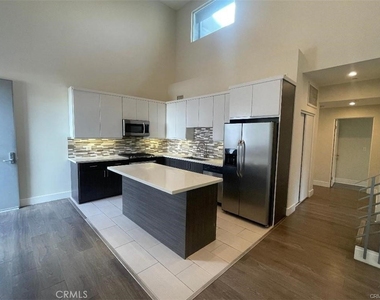 6445 Woodley Avenue - Photo Thumbnail 3