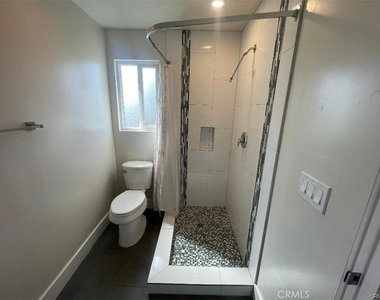 6445 Woodley Avenue - Photo Thumbnail 31