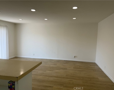 400 N Acacia - Photo Thumbnail 1