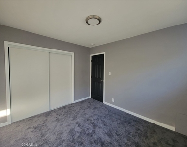 409 E Market - Photo Thumbnail 6