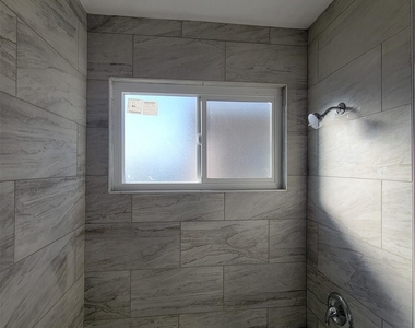 409 E Market - Photo Thumbnail 5