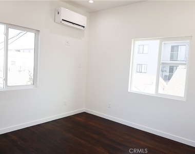 1033 1037 Gladys Ave - Photo Thumbnail 14