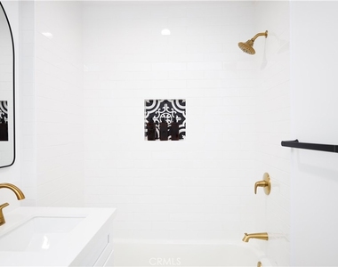 1033 1037 Gladys Ave - Photo Thumbnail 11