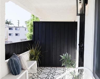 1033 1037 Gladys Ave - Photo Thumbnail 9