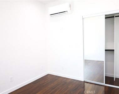1033 1037 Gladys Ave - Photo Thumbnail 13