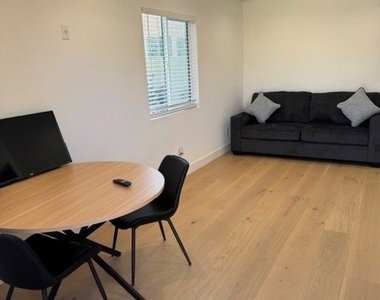 5923 1/2 Haas Ave - Photo Thumbnail 2