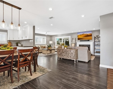 5251 Anthony Avenue - Photo Thumbnail 5