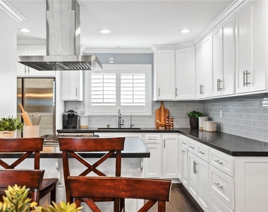 5251 Anthony Avenue - Photo Thumbnail 21