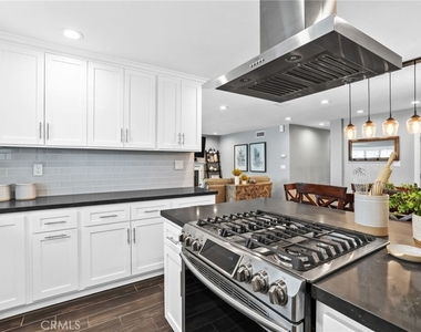 5251 Anthony Avenue - Photo Thumbnail 26