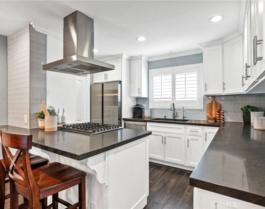 5251 Anthony Avenue - Photo Thumbnail 22