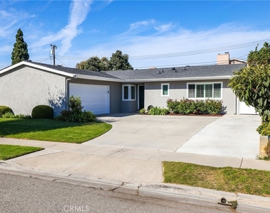 5251 Anthony Avenue - Photo Thumbnail 2