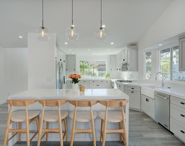 3647 Hazelhurst Place - Photo Thumbnail 4