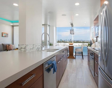 1710 Avenida Del Mundo - Photo Thumbnail 9