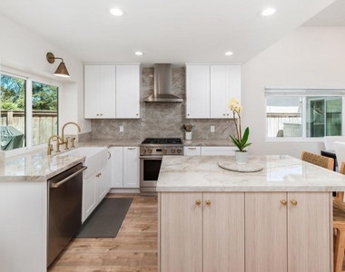 12831 Isocoma Street - Photo Thumbnail 10