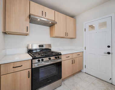 7731 Ferncola Avenue - Photo Thumbnail 6
