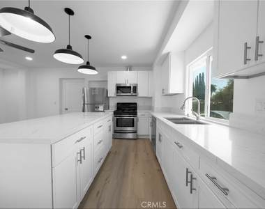 1438 N Summit - Photo Thumbnail 2