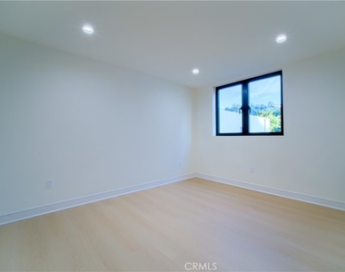 2678 Newell Street - Photo Thumbnail 10