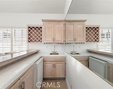 322 Jasmine Avenue - Photo Thumbnail 3