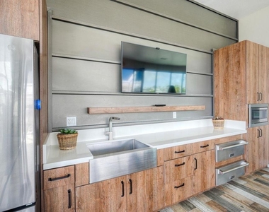 355 N Cleveland Street - Photo Thumbnail 13