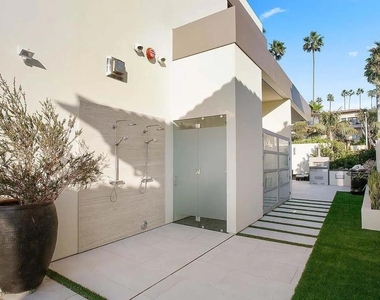 6436 Camino De La Costa - Photo Thumbnail 27