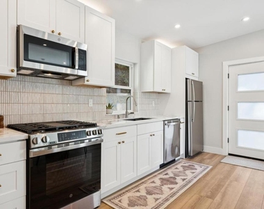 196 Amapola Avenue - Photo Thumbnail 4