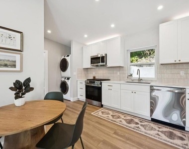 196 Amapola Avenue - Photo Thumbnail 3